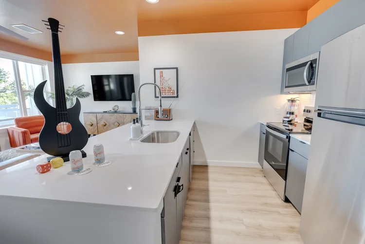 The+Rambler+Inn+King+Bedroom+Suites+6